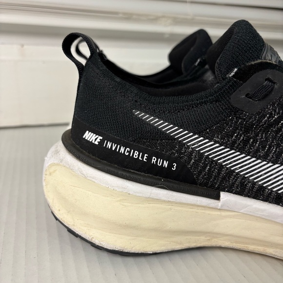 women’s nike invincible run 3 size 9 wide black and white - Picture 11 of 15